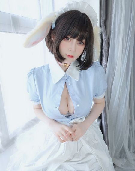 《隔壁女邻居》免费观看_4K天堂在线